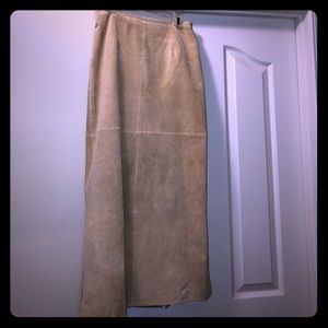 🧼💦Washable! Suede skirt Bernardo 36” chamois color. Fab for fall!